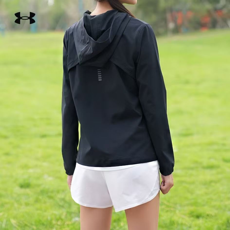 安德玛 UA Out The Storm 女子梭织轻盈跑步运动速干风衣1377043