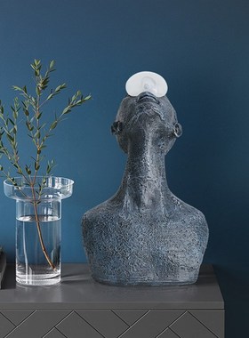 现代轻奢人物雕塑树脂摆件样板房间博古架软装饰品酒店艺术摆设品