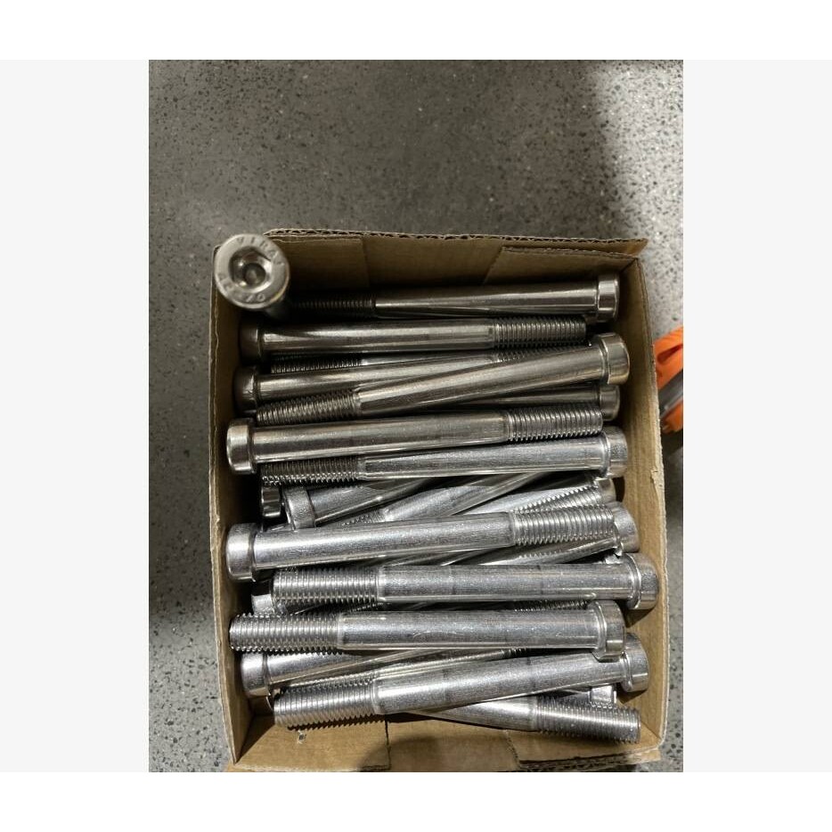 DIN6912内六角圆柱头带导向孔螺钉 M10*100
