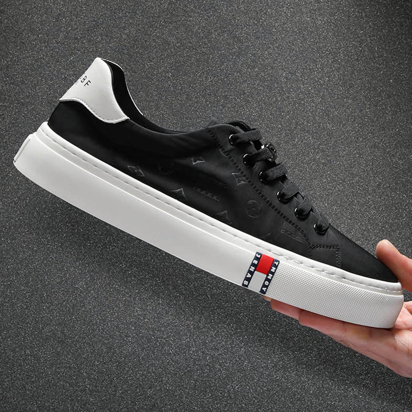 潮牌布鞋男2026春季新款时尚百搭印花休闲鞋男软底透气舒适帆布鞋