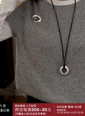 沙丘风高级感圆圈复古项链圆环吊坠黑色皮绳长款毛衣链女挂脖黑绳