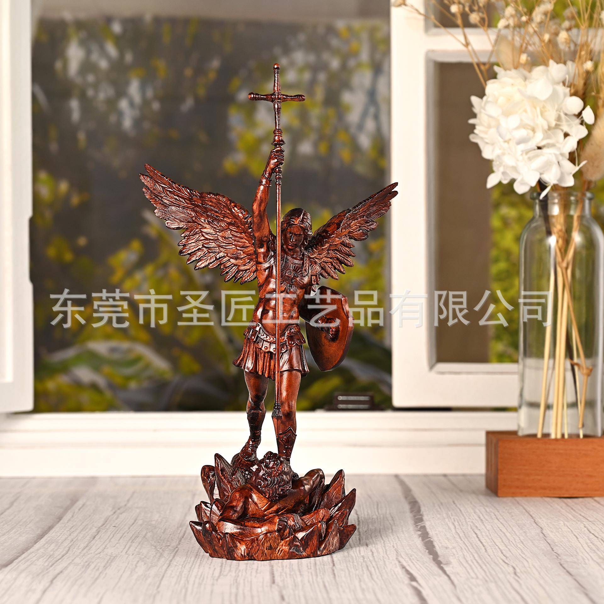 跨境木工实艺品BGRS0023大天使迈木克尔圆形雕刻摆黄杨桌面件木质