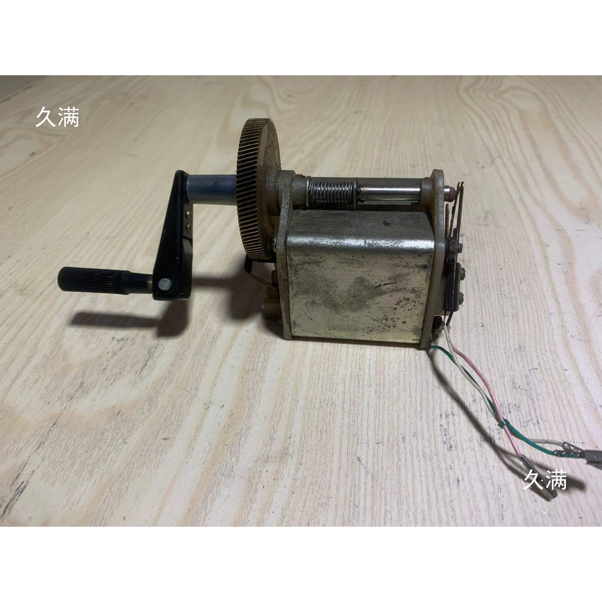 老式磁石电话机手摇发电机齿轮永磁无刷交流电压100到160伏