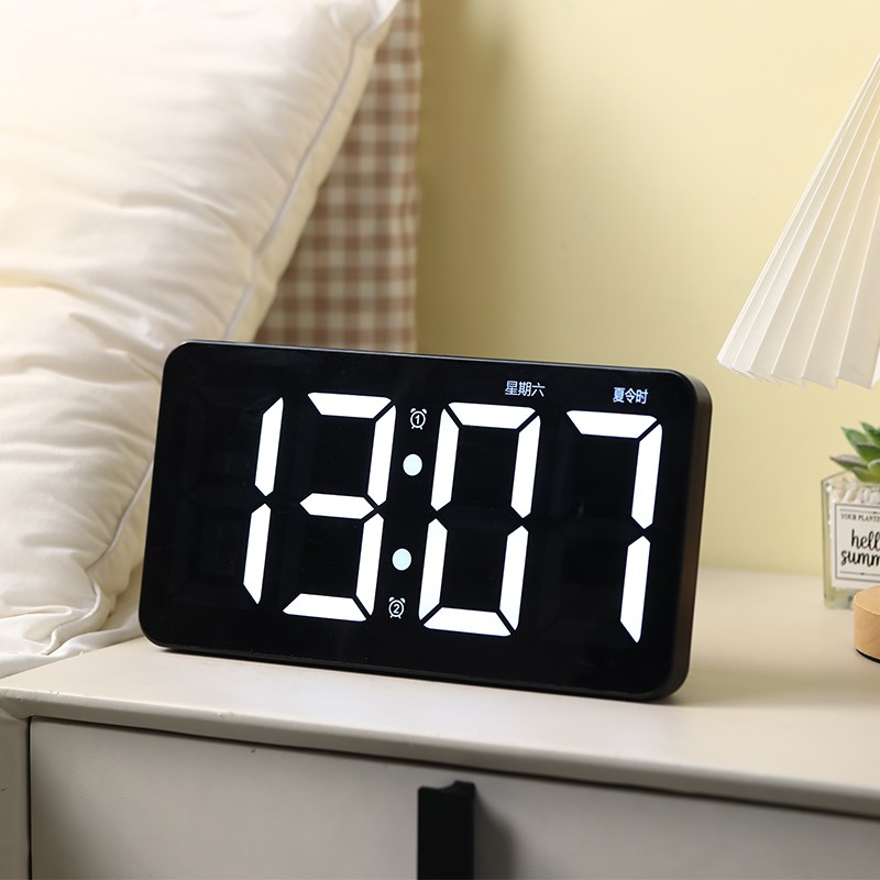 2024新款gLED大屏电子时钟挂墙摆台静音闹钟客厅桌面简约时尚钟表