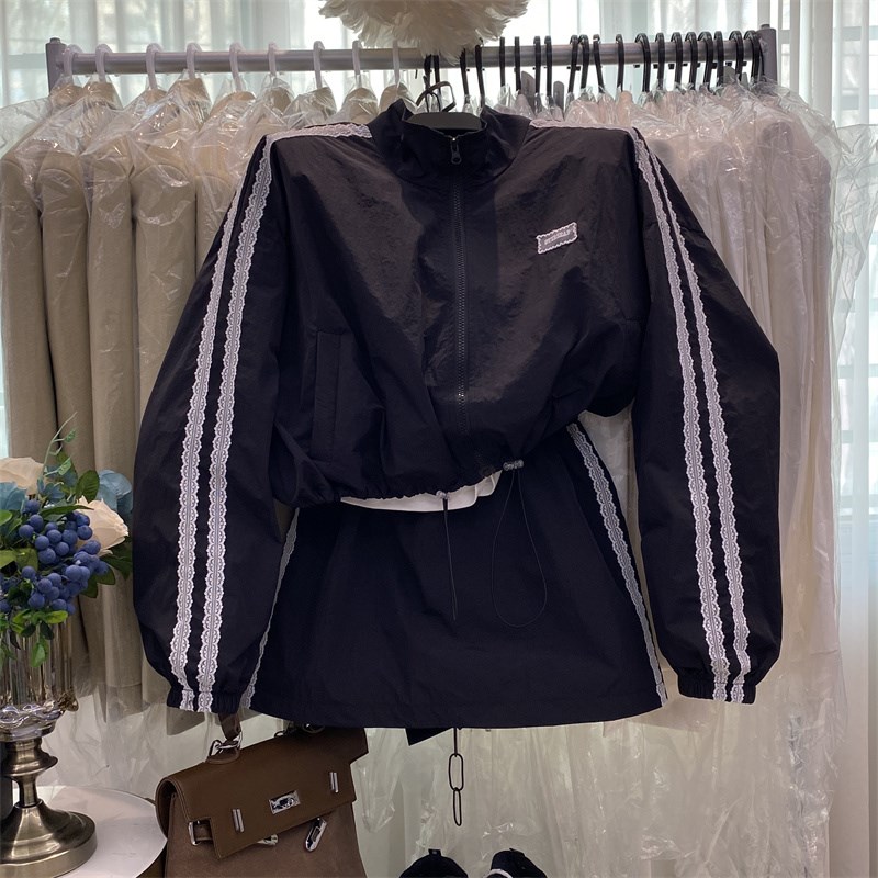 设计感冲锋衣套装女夏季薄款运动防晒外套松紧腰半身短裙子两件套