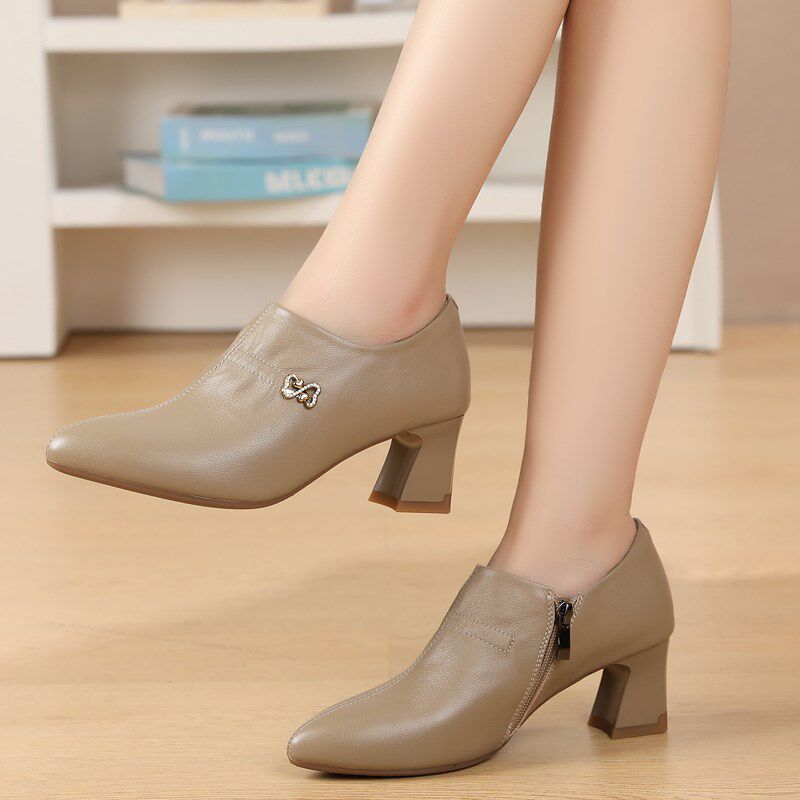 粗跟深口单鞋女2025新款中跟休闲尖头皮鞋真皮妈妈鞋41码工作鞋子