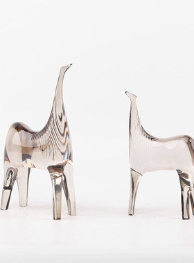 新中式现代创意树脂马摆件样板z间售楼处家居客厅隔断层博古架装