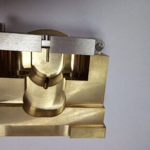 M603 慢走丝SL机上机头铜座 M602 M601 X187B580H02三 眼模座M600