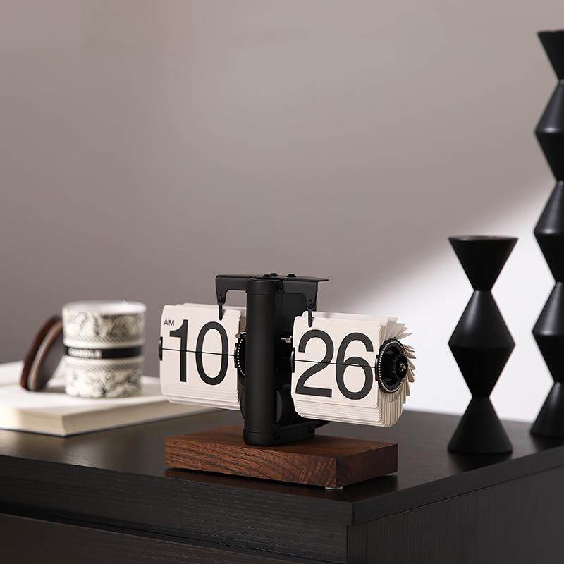 客厅电视装柜台面轻摆件奢翻页关时钟家居玄中古风感TTqhmxgx饰品