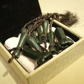 金扬古琴 古琴配件 墨玉 古琴玉雁足 古琴墨玉轸子