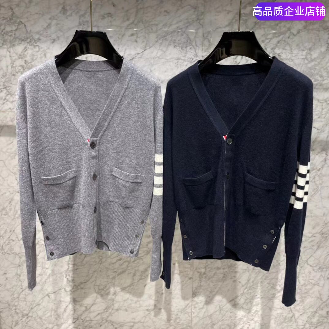23年春季TB羊绒开衫男女经典v领四扣针织上衣长袖情侣款毛衣外套 - 实物图