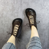 艺鞜2021夏季 新款 真皮平底大圆头娃娃镂空雕花绑带后拉链马丁凉靴