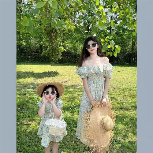 2025亲子装母女装连衣裙高端炸街洋气夏季新款度假碎花收腰显瘦裙