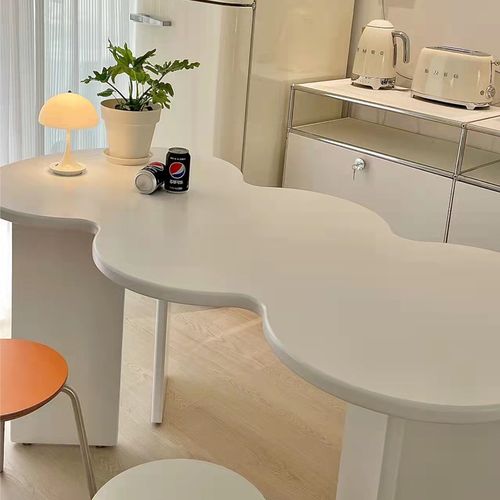 北欧奶油风餐桌椅家用小户型现代简约实木波浪桌子白色不规则书桌