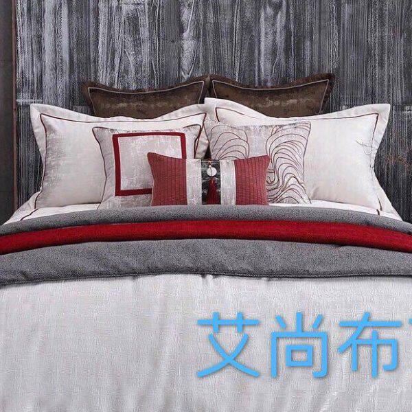 现代/新中式样板房/米白咖肌理丝布拼红边十一件套床品