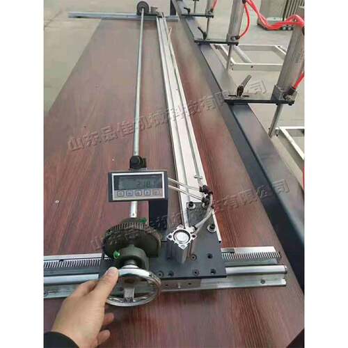 带推台自动蜂窝板裁板锯机 铝型材切割下料推台锯 木工切割锯机