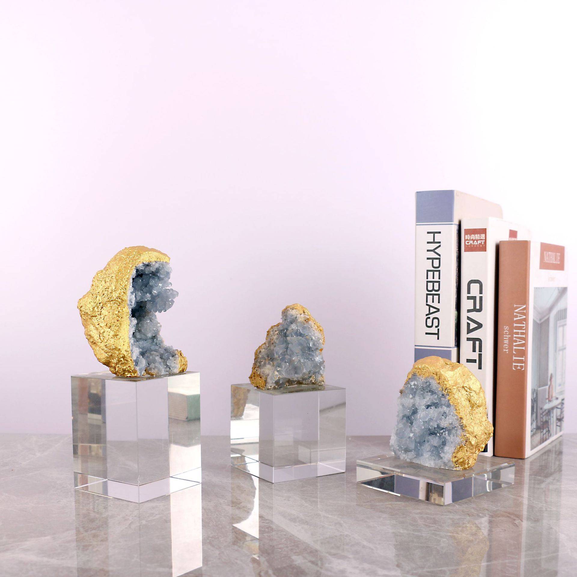 现代简约天然蓝晶石透明水晶底座摆件客厅电视柜样板间轻奢装饰品