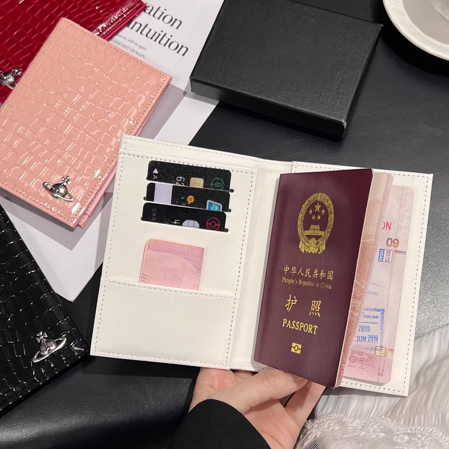 潮牌鳄鱼纹多卡位护照夹收纳包女