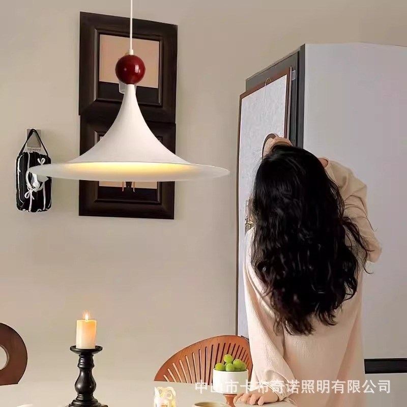 小丑吊灯法式奶油风餐厅喇叭吊灯中古风飞碟O岛台吧台灯简约复古