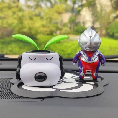 汽车摆件太阳能摇摆苹果花史努比狗车饰车上车载装饰品奥特曼摆件