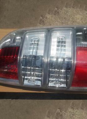 适用于福特RYK-FR-08NGER2080-2A011款尾灯不带皮灯泡汽车尾灯卡