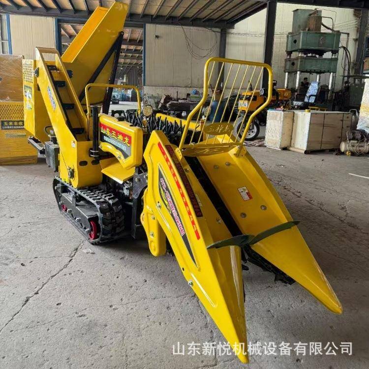 单排玉米摘穗扒皮机山地丘陵用玉米收获机小型家用掰棒子机器