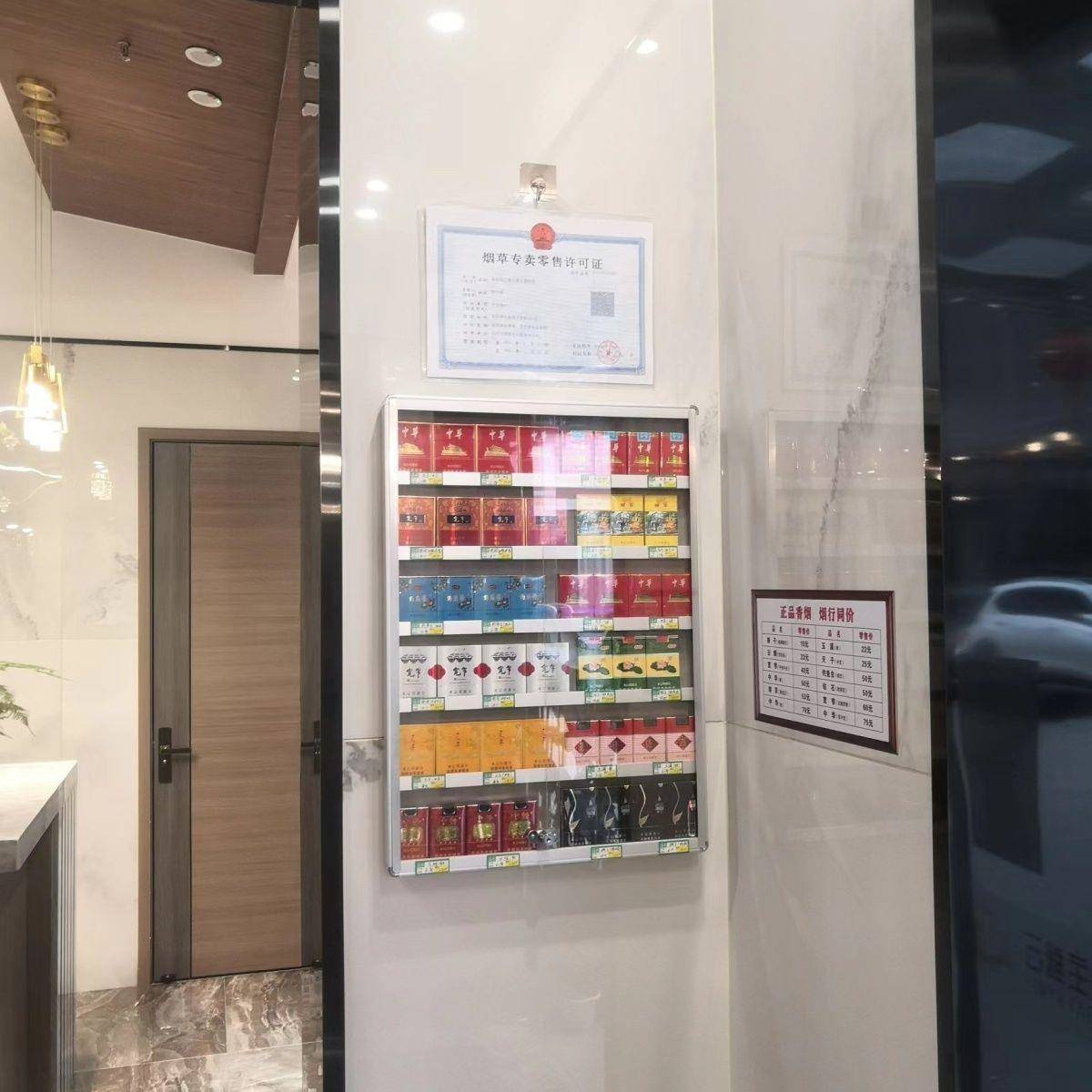 小型烟柜挂墙式展示柜超市放烟架子展示架便利店带门带锁烟展示架