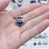 钱袋子和田玉吊坠