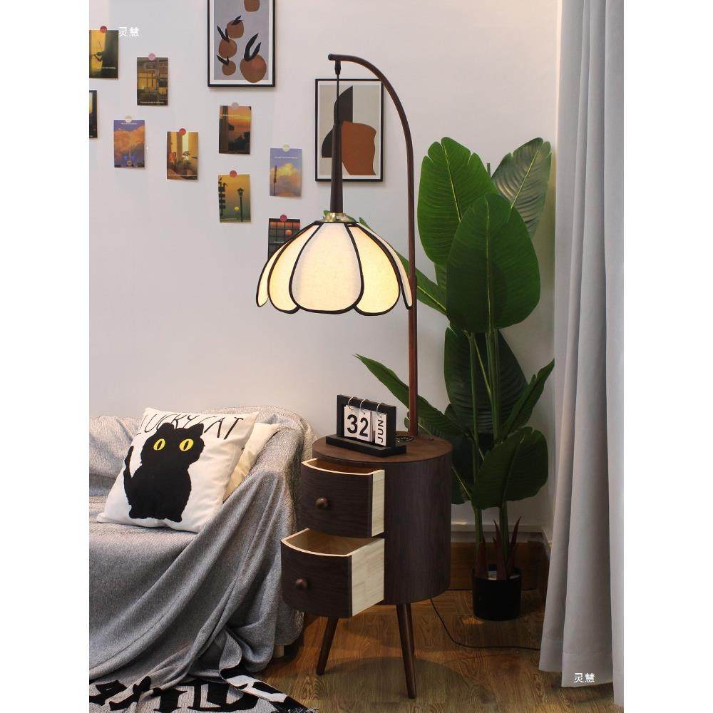 中古风落地灯卧室客厅沙发旁复古法式台灯胡桃木床头柜一体置物架