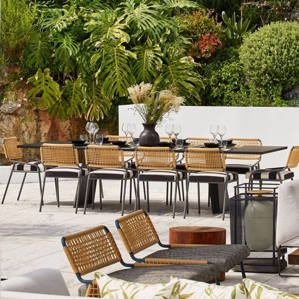 户外桌椅庭院组合露天咨询客服园桌别墅酒店外防水防晒防腐实木椅