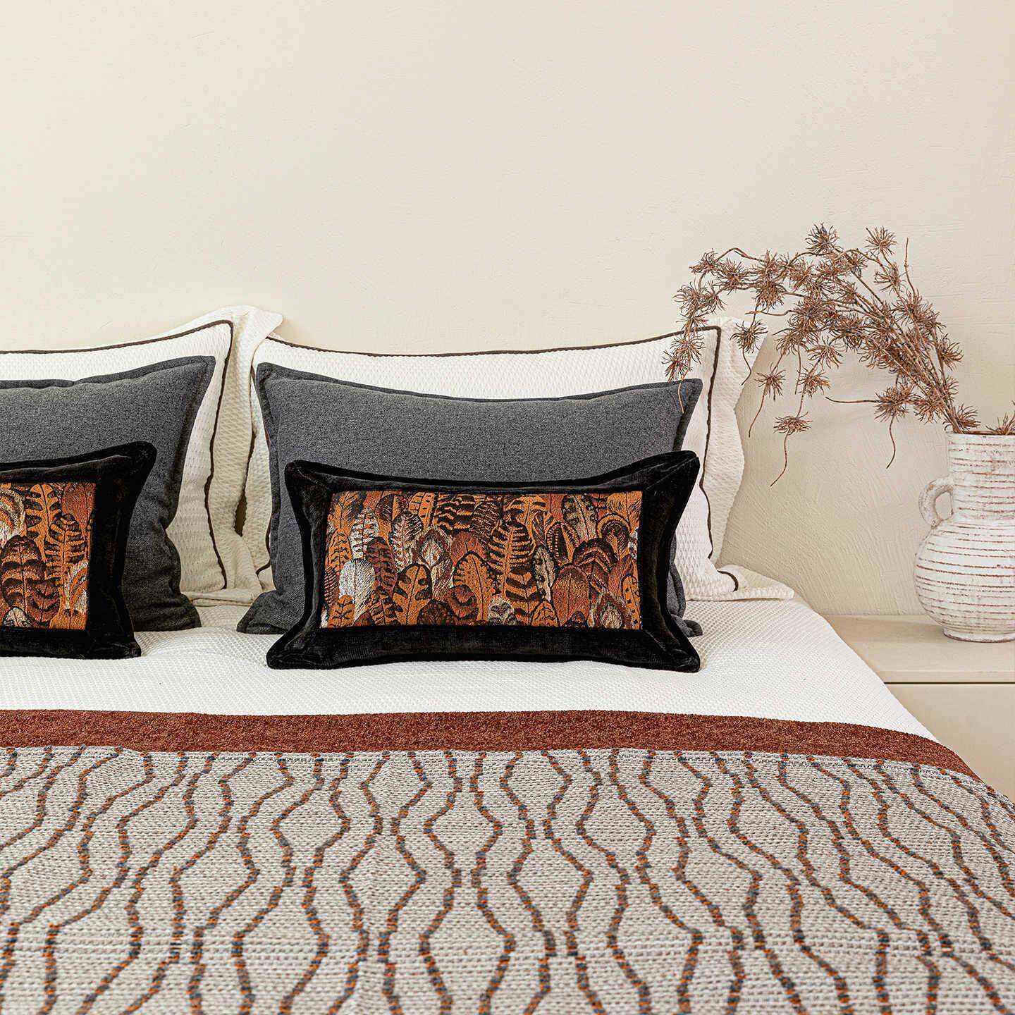 轻奢复古艺术风驼棕色系床品抱枕套件样板间酒店展厅靠垫软装组合