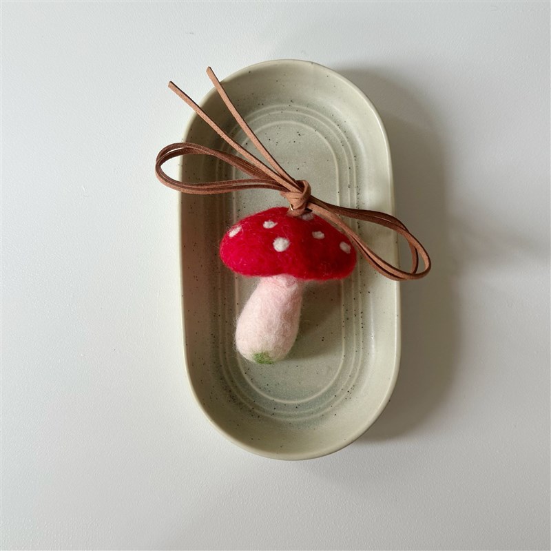 尼泊尔手工羊g毛毡可爱小绵羊玩偶钥匙圈立体红色蘑菇钥匙圈包挂