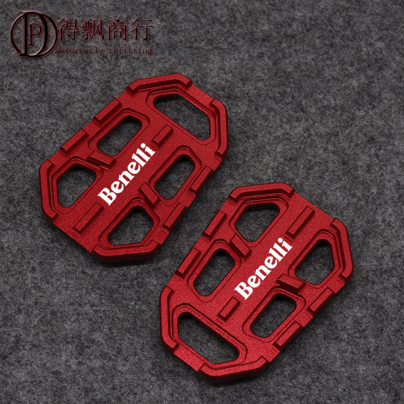 适用贝纳利500幼狮502C 752S改装配件前后脚踏加宽踏板加大防滑垫