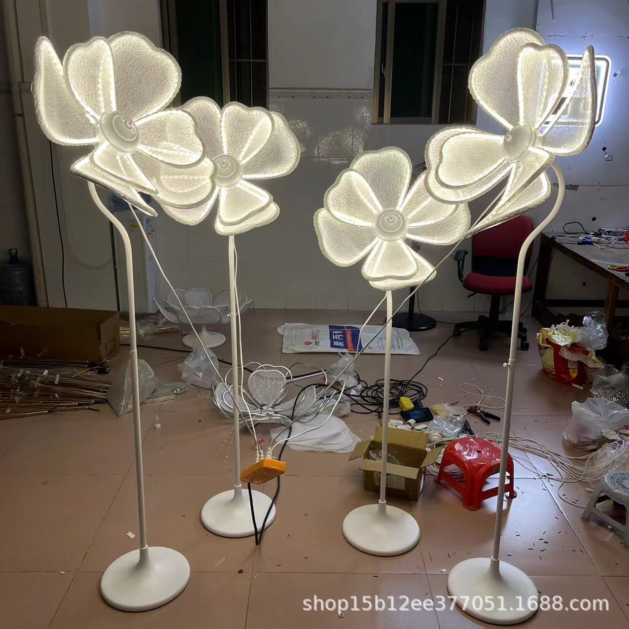 婚庆婚礼道具牡丹花发光路引灯t台蕾丝铁艺舞台场景装饰布艺背景