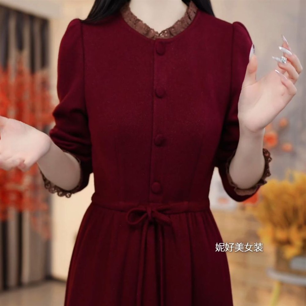 高档贵妃绒加绒加厚气质裙子2026冬季新款显瘦百搭优雅减龄连衣裙