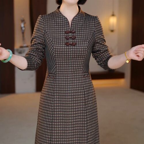 中式端庄大气复古格纹收腰连衣裙2026秋季新款修身显瘦中长款裙子 - 封面