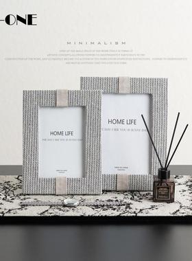 现代轻奢软装搭配套装样板房间卧室床头柜飘窗相框摆件