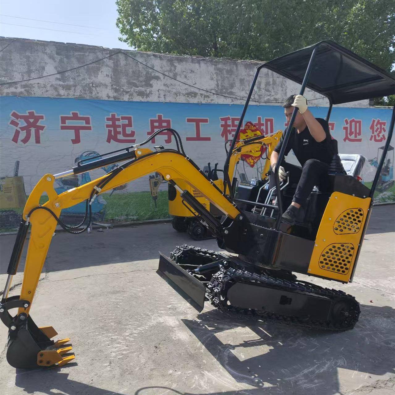 小型挖机履带式挖掘机农用果园家用挖沟机破碎机抓木机