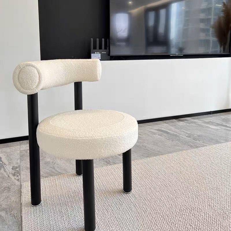 奶油风化妆椅设计师女生家用卧室网红衣帽间网红小户型轻奢梳妆凳