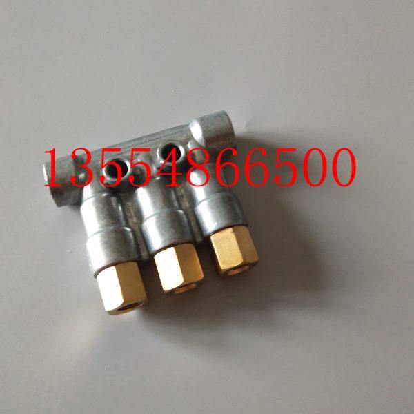 加压式容积式分配器油脂加压油排注塑机定量分油器D1300三油口,五金/工具,其他机械五金,淘宝优惠券,粉丝福利购,淘宝优惠卷