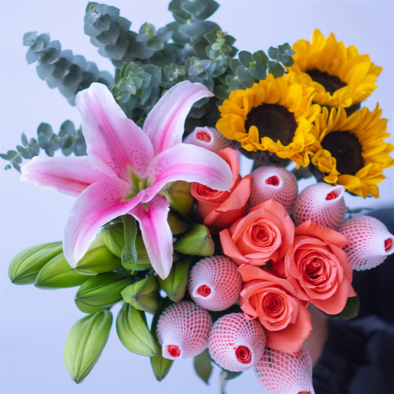 【520鲜花】粉玫瑰10枝+百合5朵E+向日葵2枝+配草1扎云南昆明花