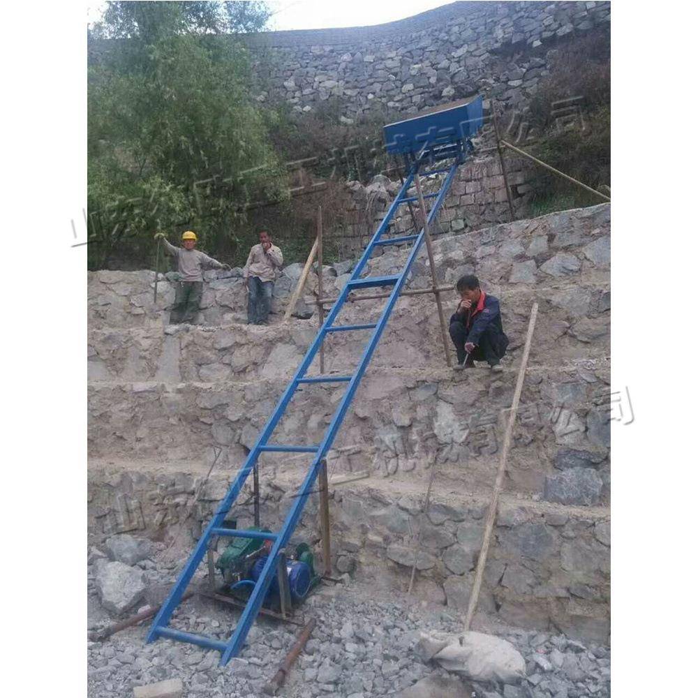 高速公路斜坡上料机 建筑工地斗式爬山虎 河道清淤泥沙运输提升机