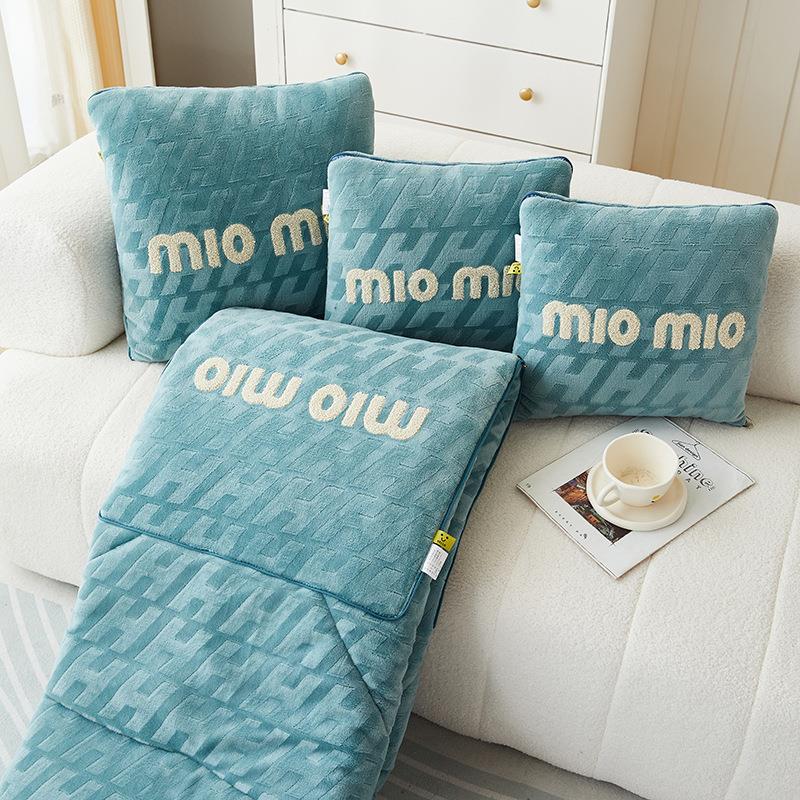 抱枕被子两用加厚午睡枕头被空调汽车载内靠枕办公室折叠毯二合一