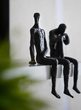 现代简约样板间创意抽象思考者人物酒架书房装饰品摆件桌面摆设