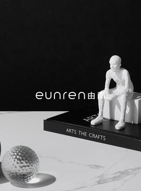 北欧创意白色人物树脂摆件客厅家居装饰品桌面房间样板房软装摆设