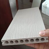 白色塑木地板二代纯白共挤户外仿木深压纹室外阳台花园木定制百搭