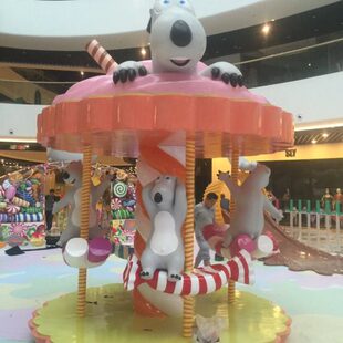 商场中庭装饰户外玻璃钢定制商业街美陈卡通公仔大型落地摆件厂家