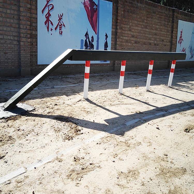 400米障碍训练器材室外学校体能训练器材厂家转折旗低桩网高矮墙