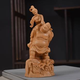 崖柏木雕精雕桌面人物摆件个性 饰猪八戒背媳妇 文玩实木工艺家居装