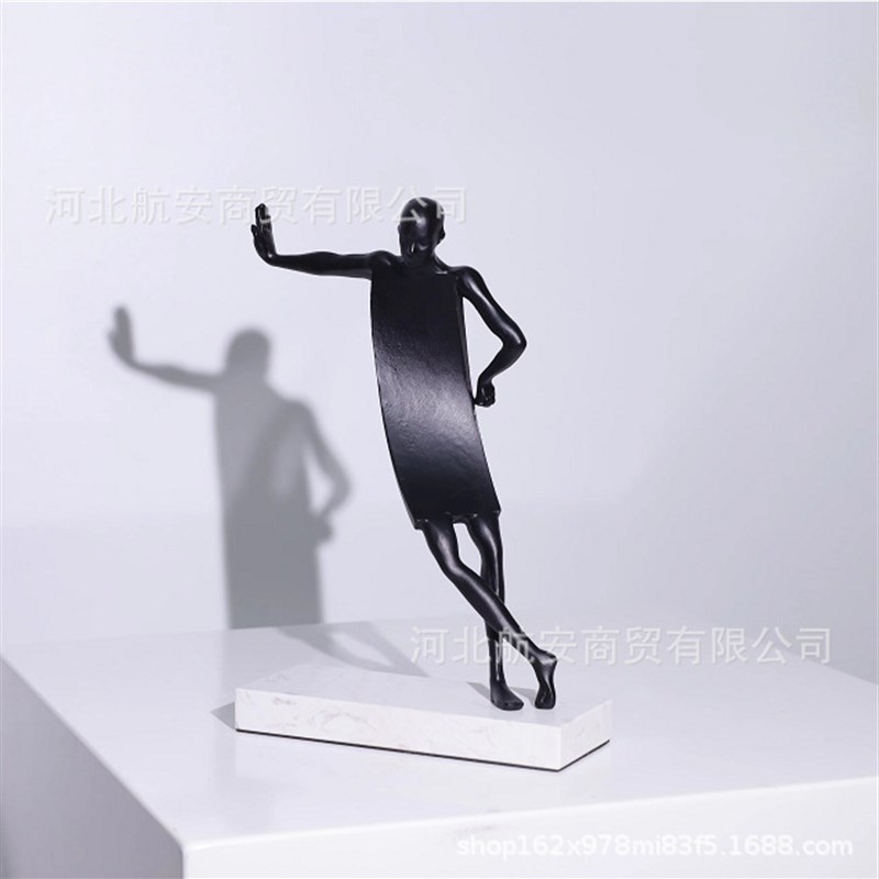 现代简约创意金属人物摆件样板A房桌面茶几电视柜人物工艺品装饰